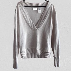 ✮ LIZ CLAIBORNE DEEP V NECK SWEATER